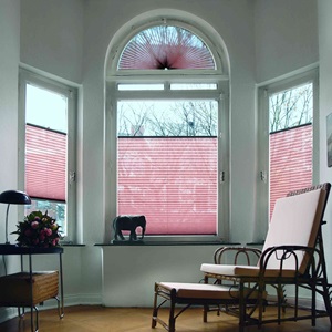 Plissee rot mit halbrundem Fenster