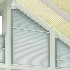 Dachfensterplissee creme und Teilschrägen Plissee grau